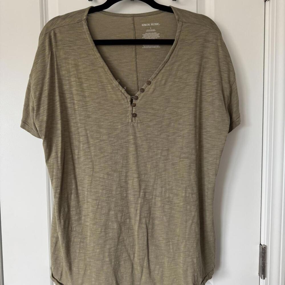 Knox Rose Olive Green Short Sleeve V-Neck Button Top Size Large - Picture 2 of 5